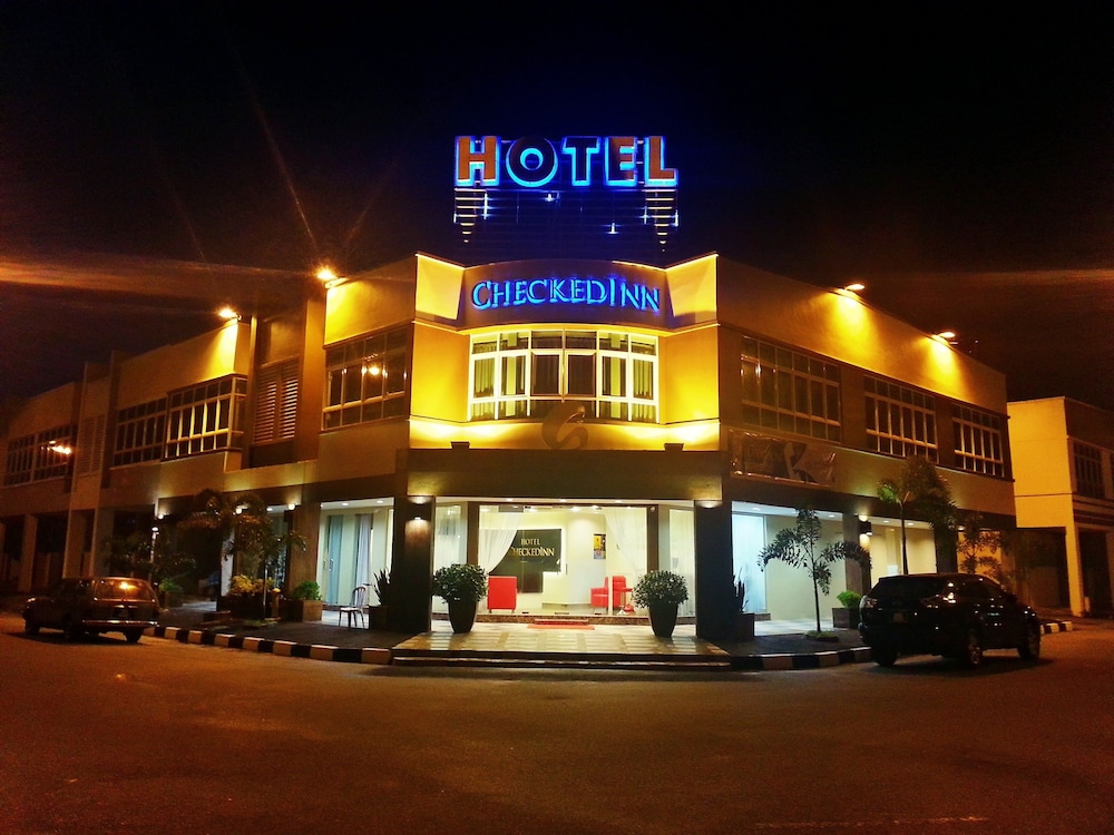 Capital O 90714 Hotel Checkedinn 5/38