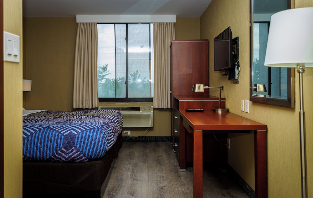 Sky Hotel Flushing/Laguardia Airport 12/20