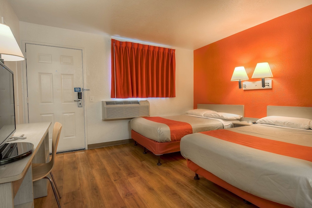 Motel6 Chino, CA - Los Angeles Ontario 19/38