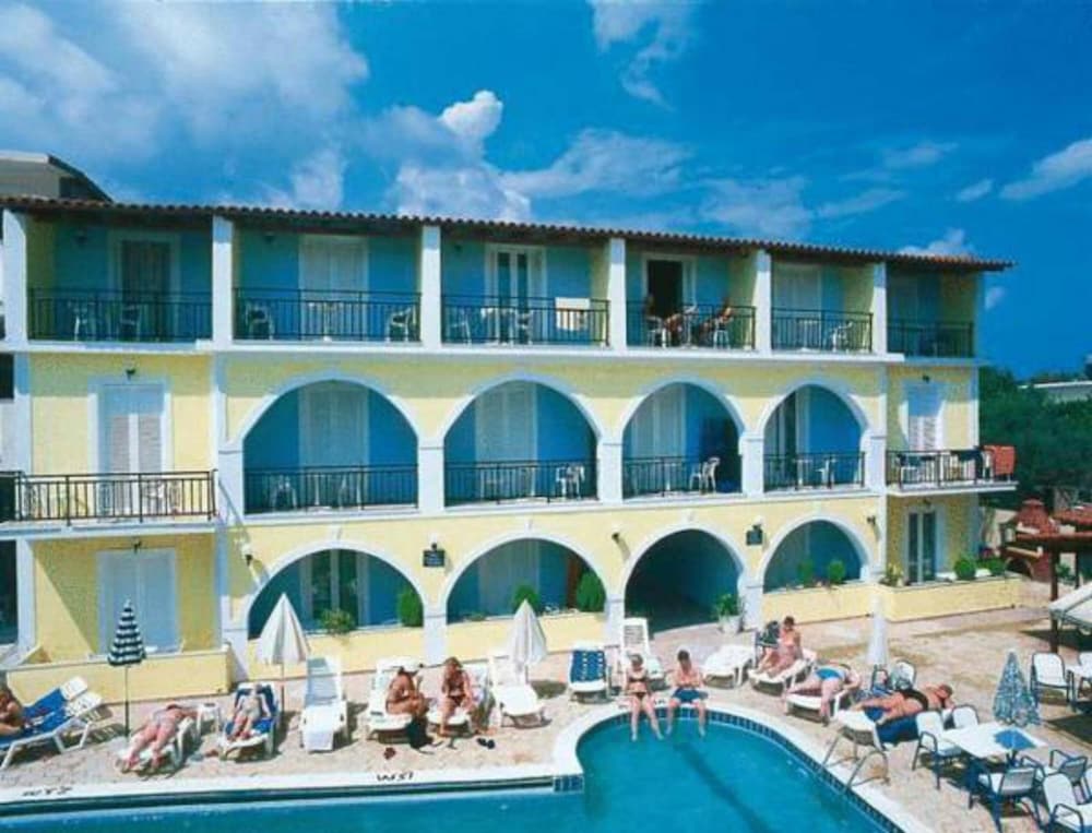 Vossos Hotel Apartments 1/41