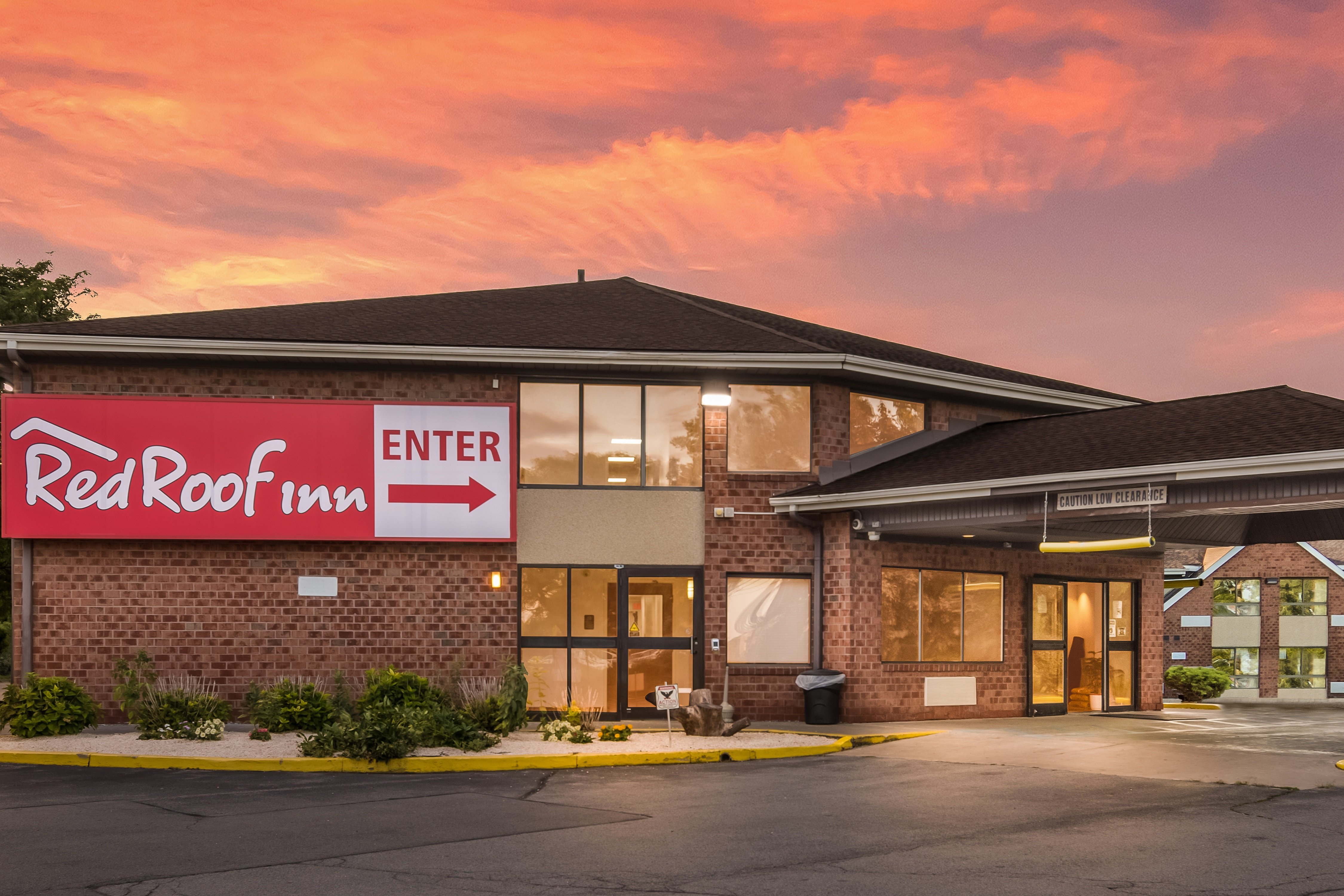 Red Roof Inn Rochester Airport