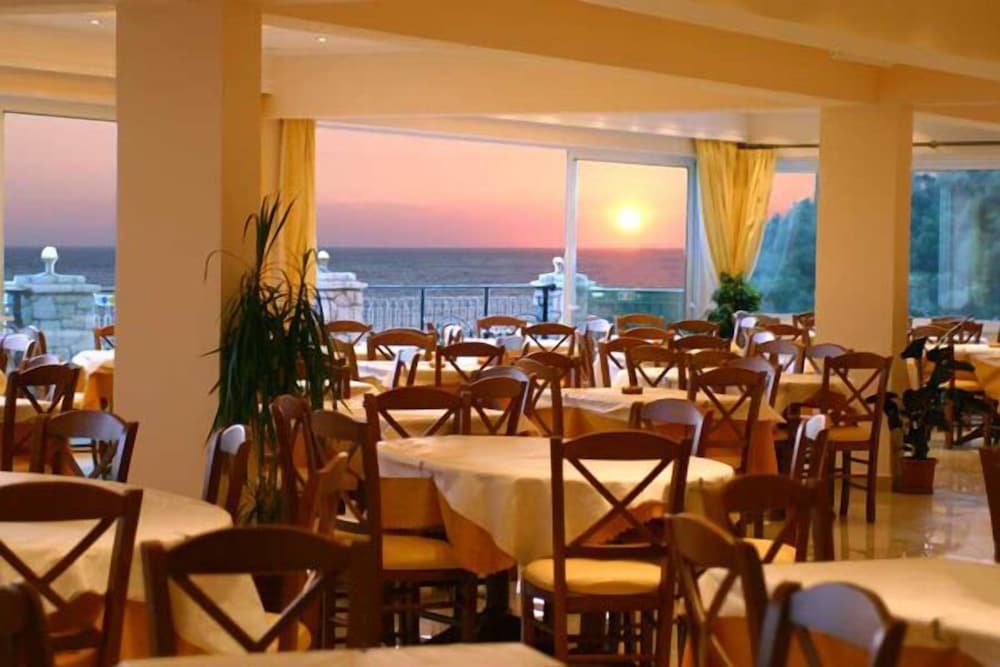 Aloha Hotel 13/30