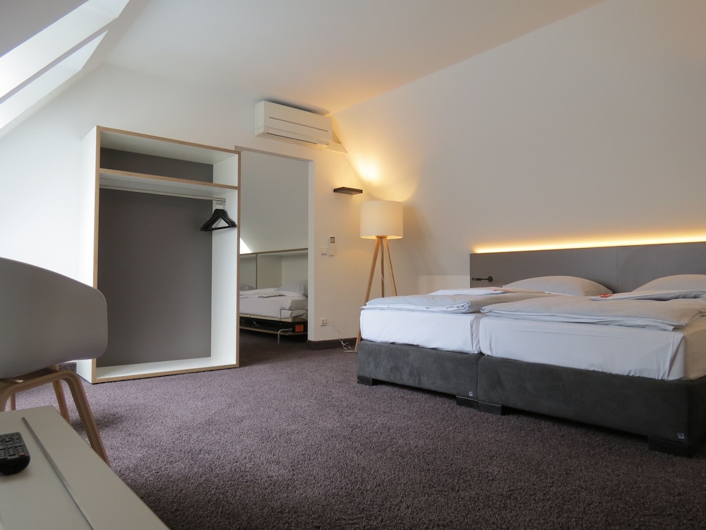 Comfor Hotel 11/72