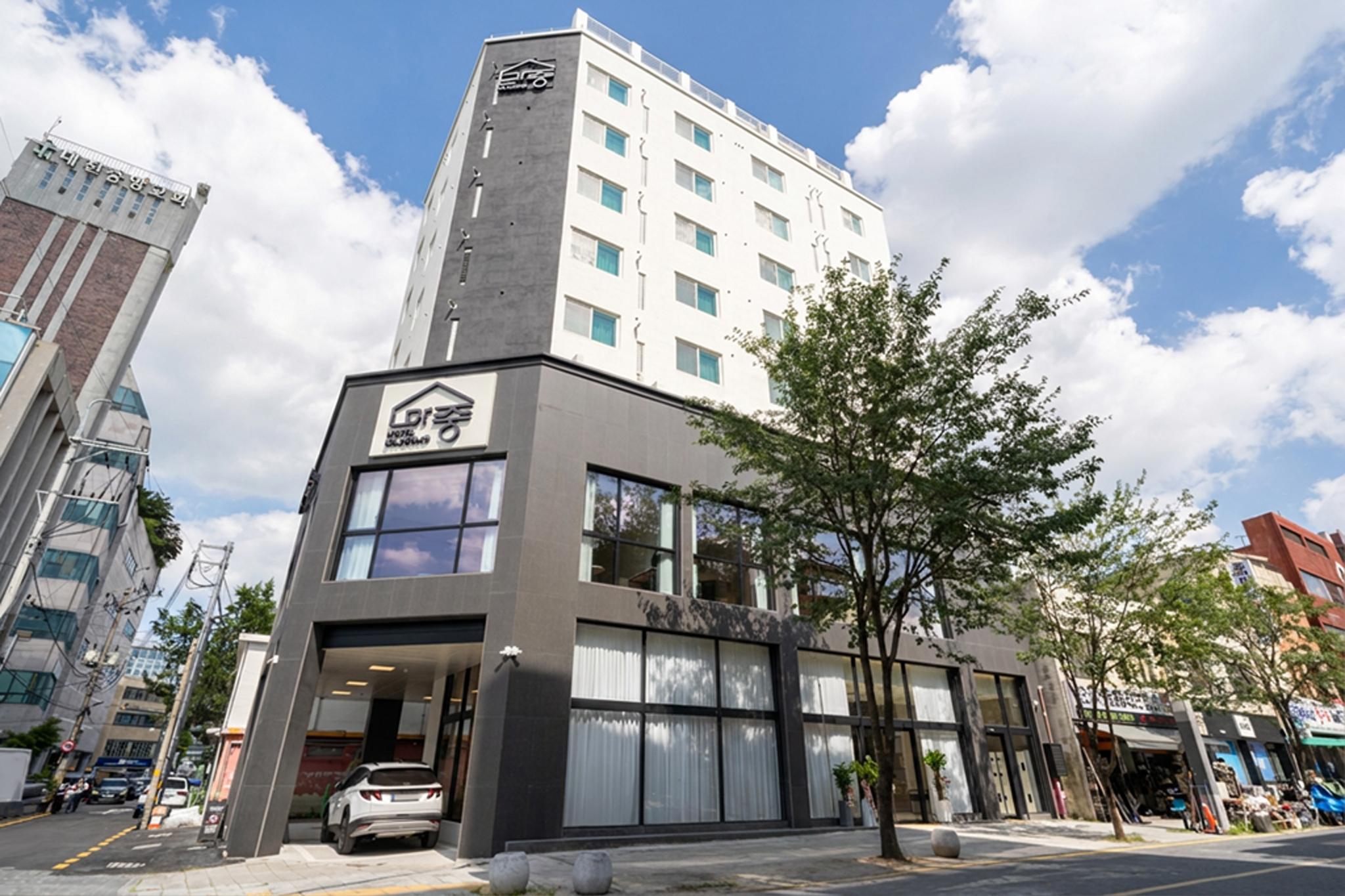 Crystal Residence Hotel 48/50