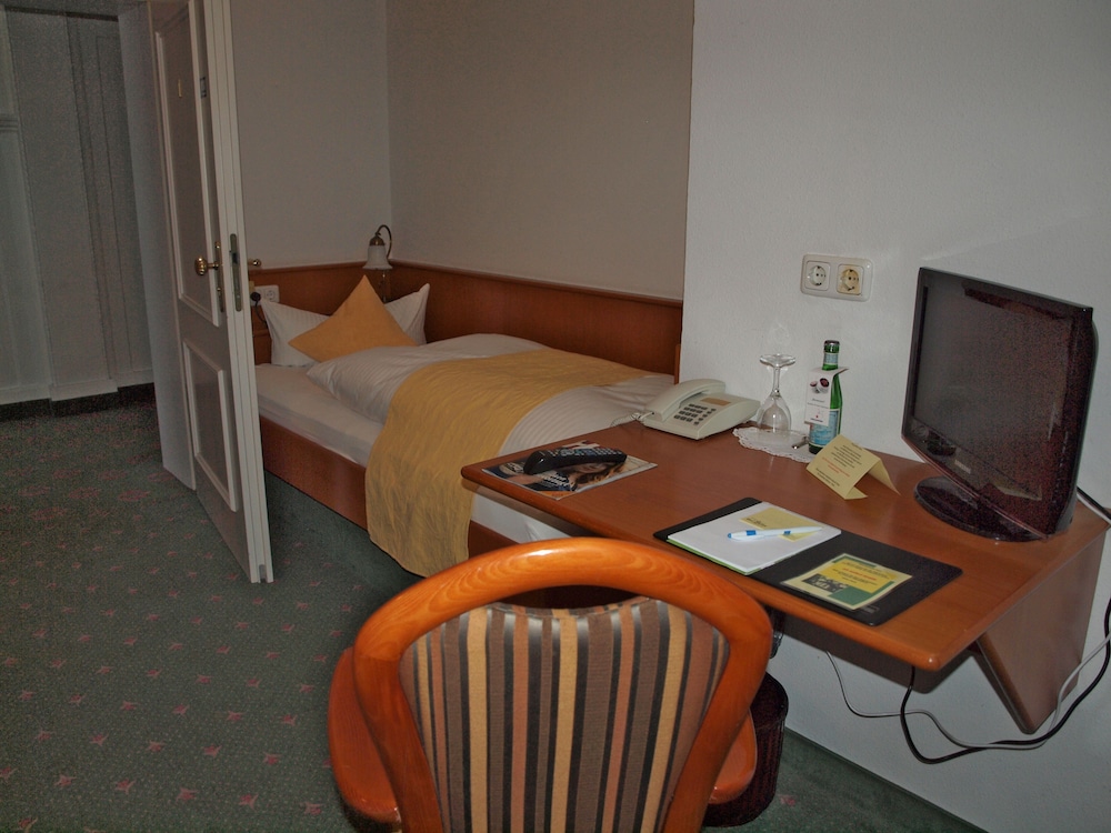 Hotel Bellevue Schmolln 27/42