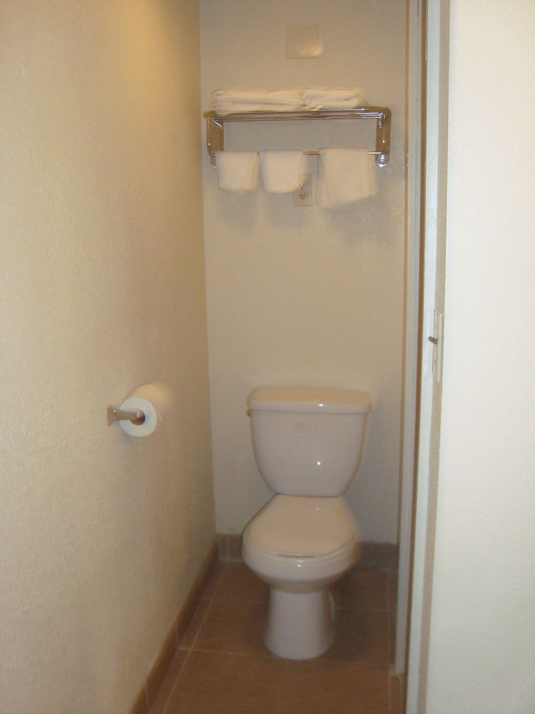 Super 8 by Wyndham Monticello NY 43/45