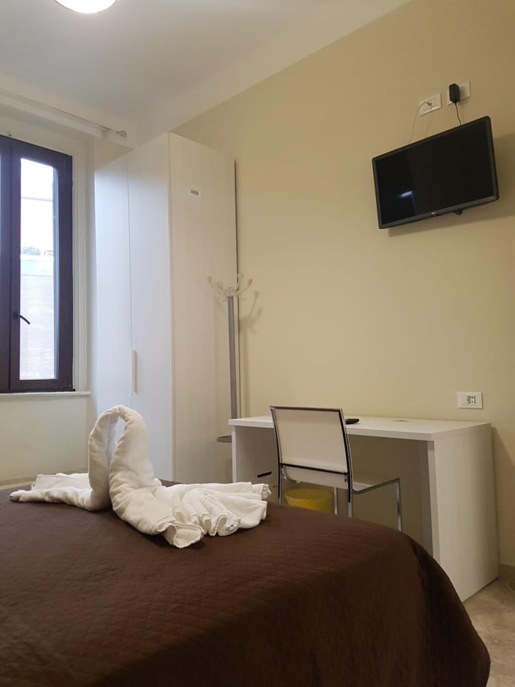 Emmy Hotel 14/32