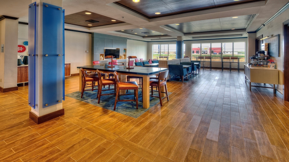 Holiday Inn Express & Suites Corsicana I-45 44/68