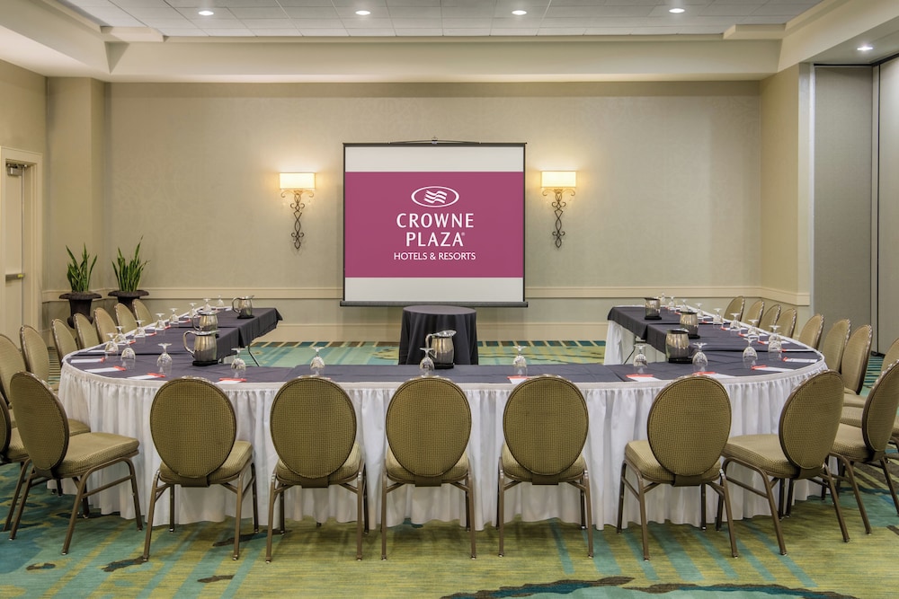 CROWNE PLAZA CHARLESTON AIRPORT CONV CTR 62/76