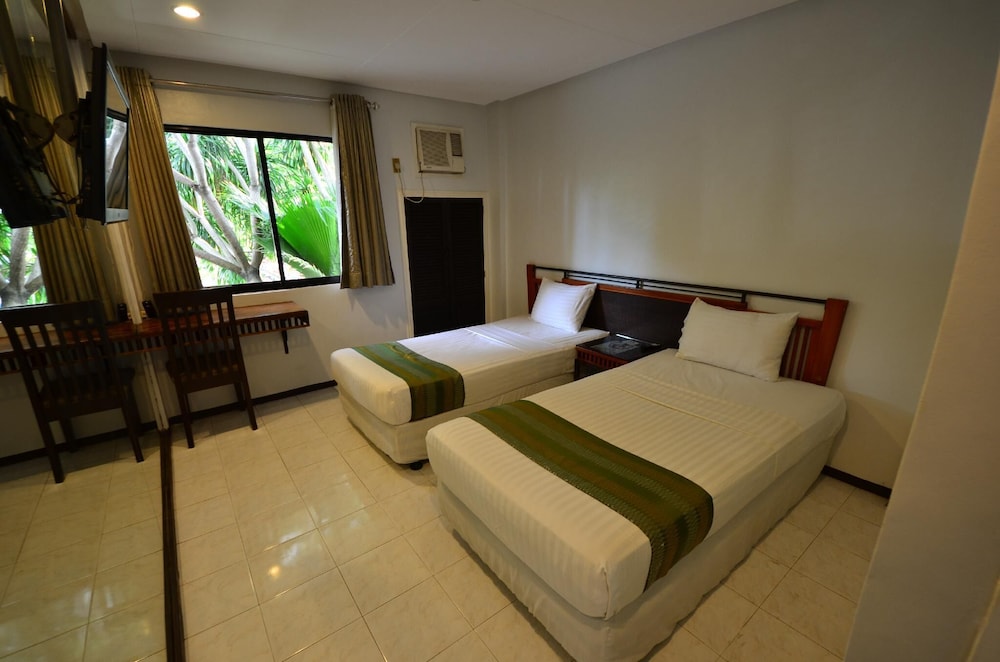 Standard, Twin Beds