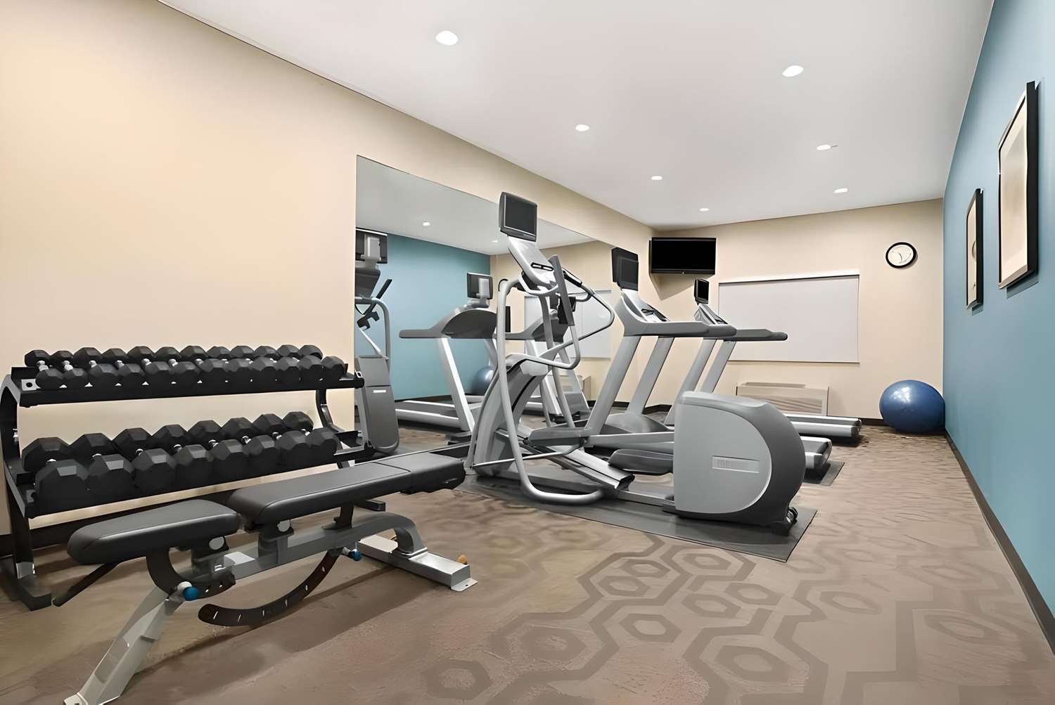 Dubuque Inn & Suites 5/9