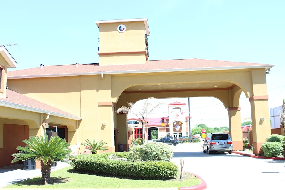 Budget Inn 8/39