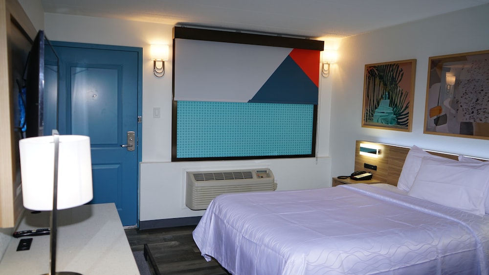 Airport Waterfront Inn 26/59