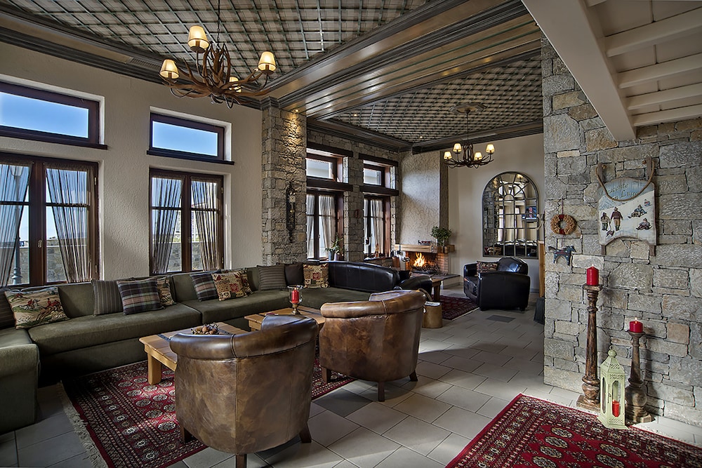 Ef Zin Studios and Suites 28/43