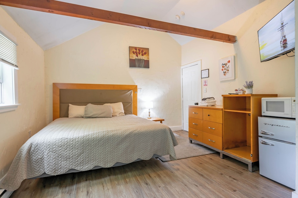 Jonathan Edwards Motel 27/65