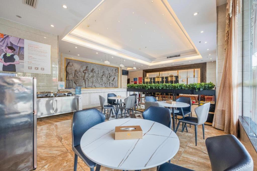 Vienna 3 Best Hotel (Dongguan Liaobu Shida Road) 47/55