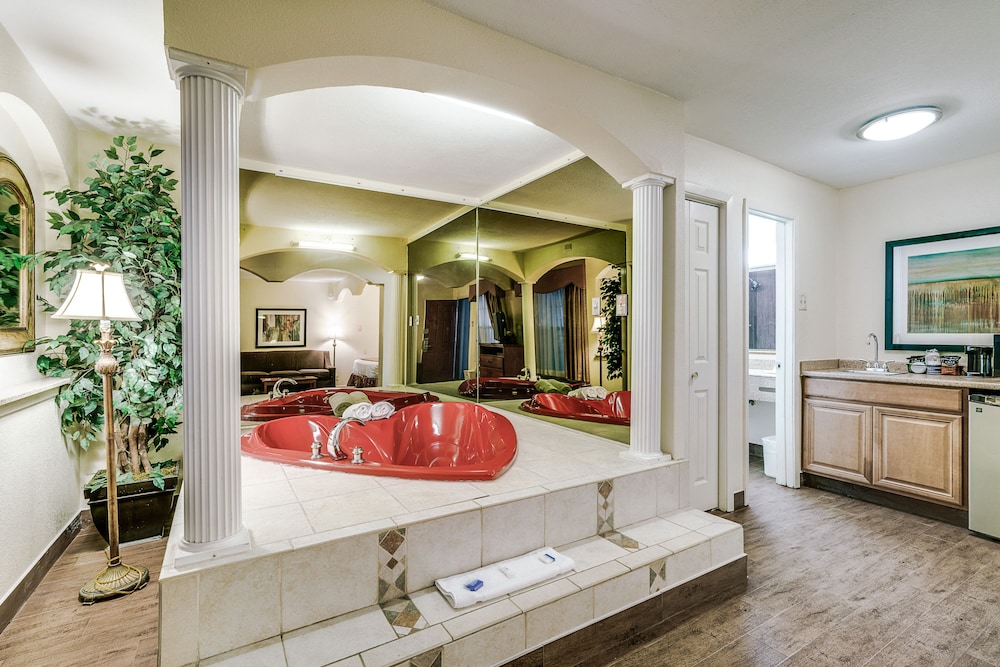 Quality Inn & Suites Dallas-Cityplace 5/23