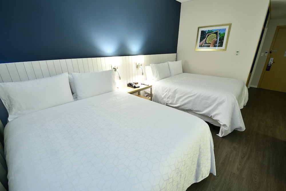 Holiday Inn Express Asuncion Aviadores 24/79