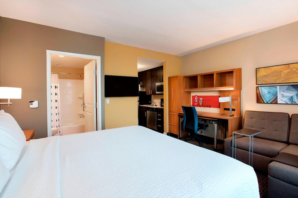 TownePlace Suites Orlando at Flamingo Crossings Town Center/Western Entrance 20/69