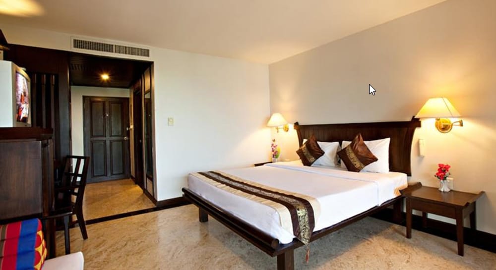 C N Resort And Spa 11/44