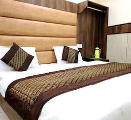 Super, Deluxe, Twin Beds