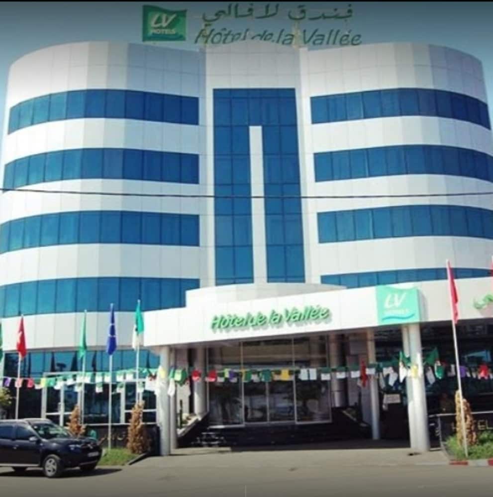 HOTEL DE LA VALLÉE 4/40