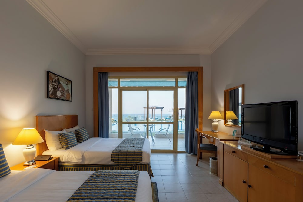 Azimut Hotel Khasab 8/42
