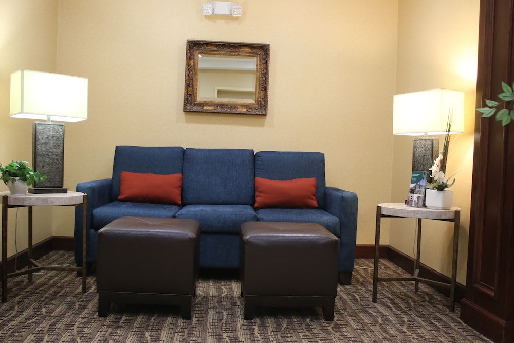 Comfort Inn and Suites Scarborough - Portland 38/55