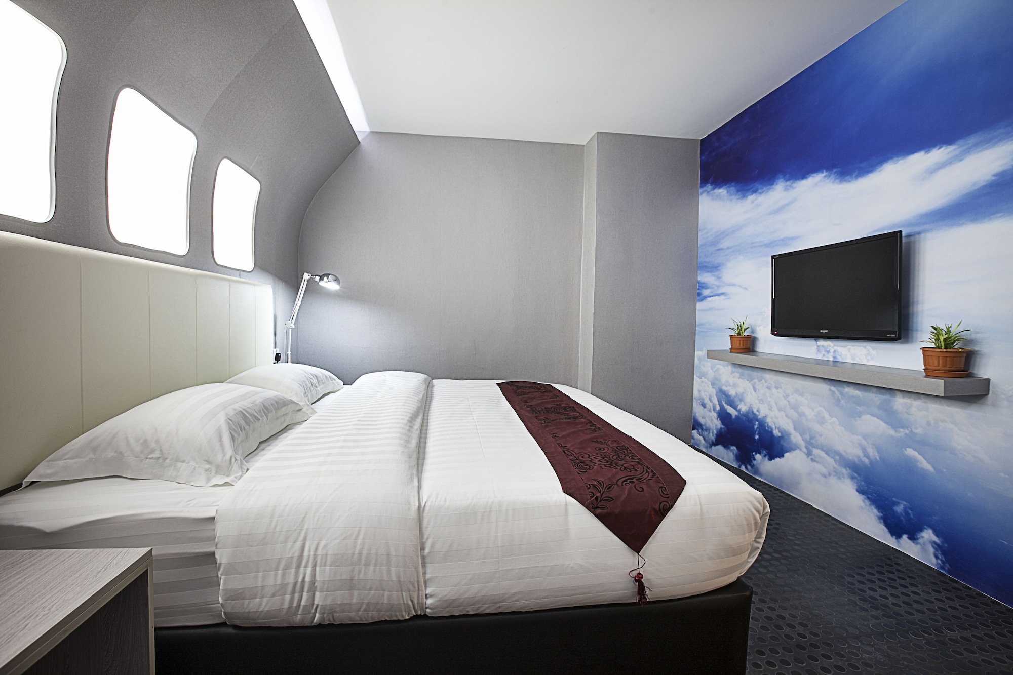 ECONOMY, KING BED