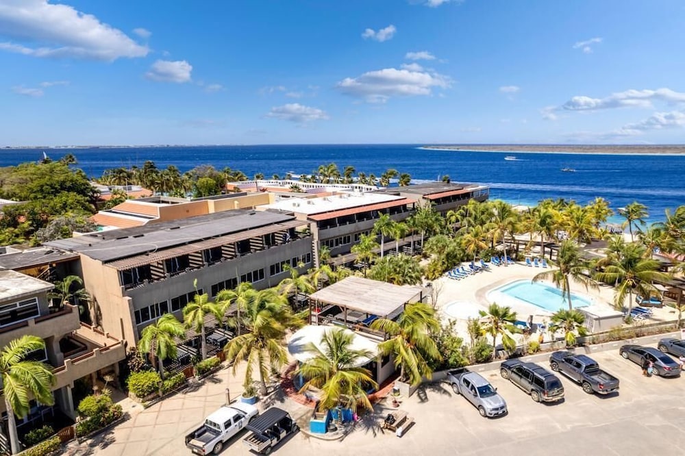 Eden Beach Resort 9/63
