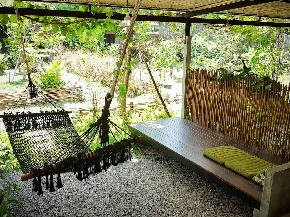 Glur Hostel 9/65