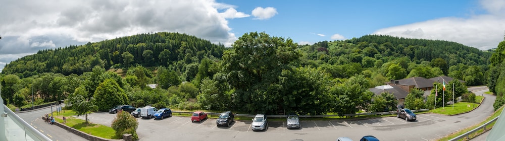 Woodenbridge Hotel 68/73