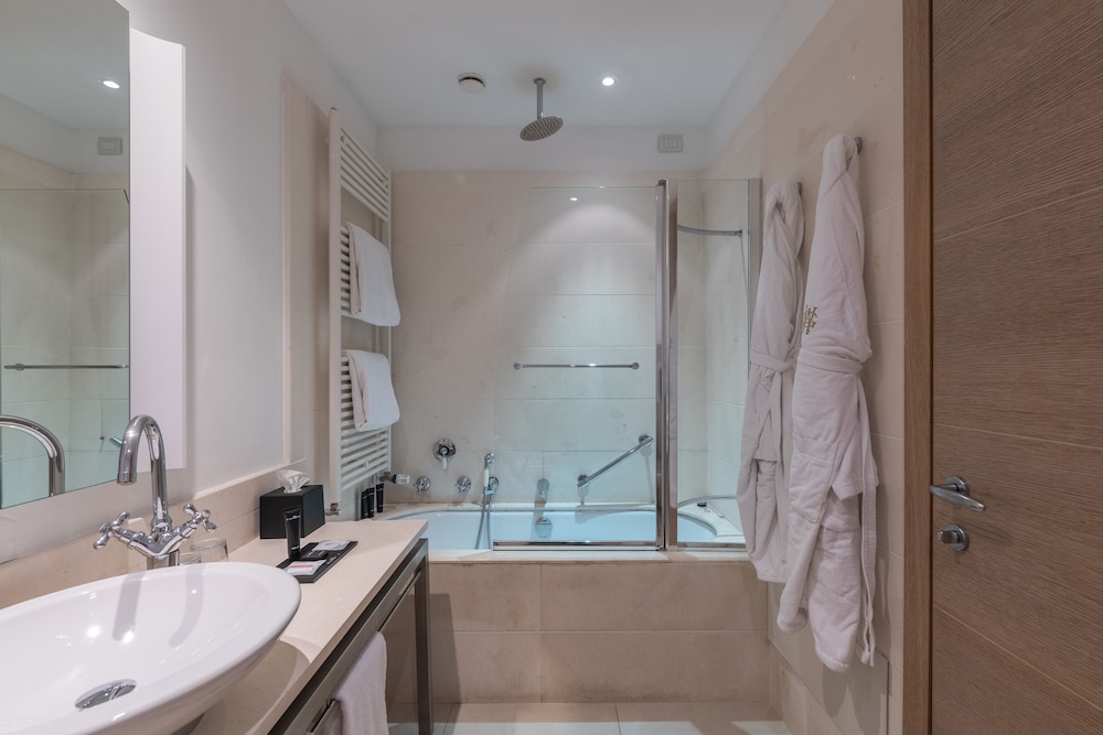غرفة سوبيريور بسريرين منفصلين بإطلالة على البحر، Grand Hotel Alassio Beach & SPA Resort 8/9