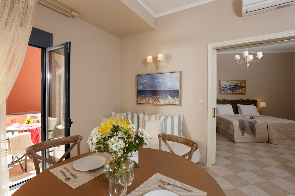 Ionia Suites 22/40