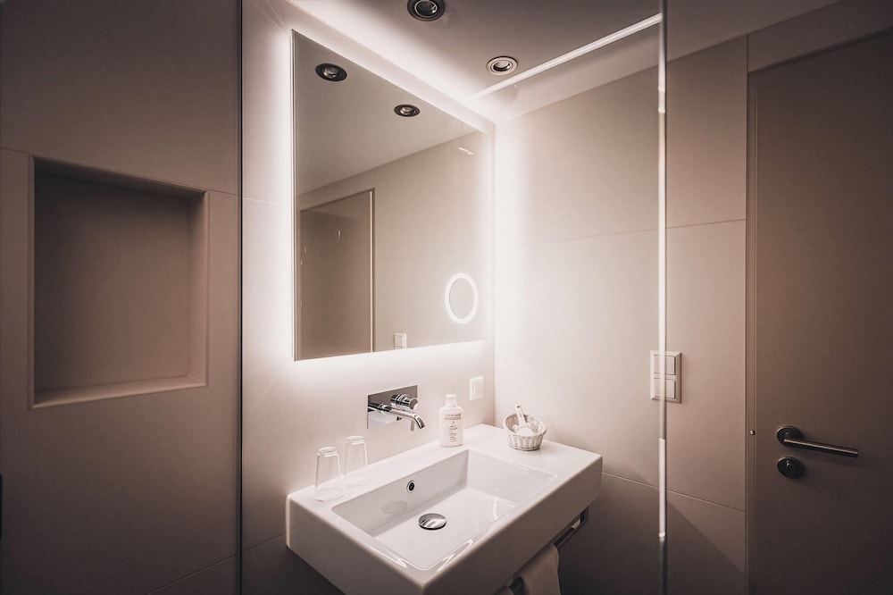 Economy, Twin Beds, elaya Hotel Stuttgart Ludwigsburg, Trademark by Wyndham 3/7