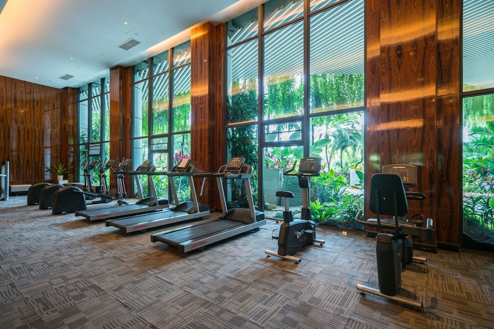 Forest City Marina Hotel 37/66