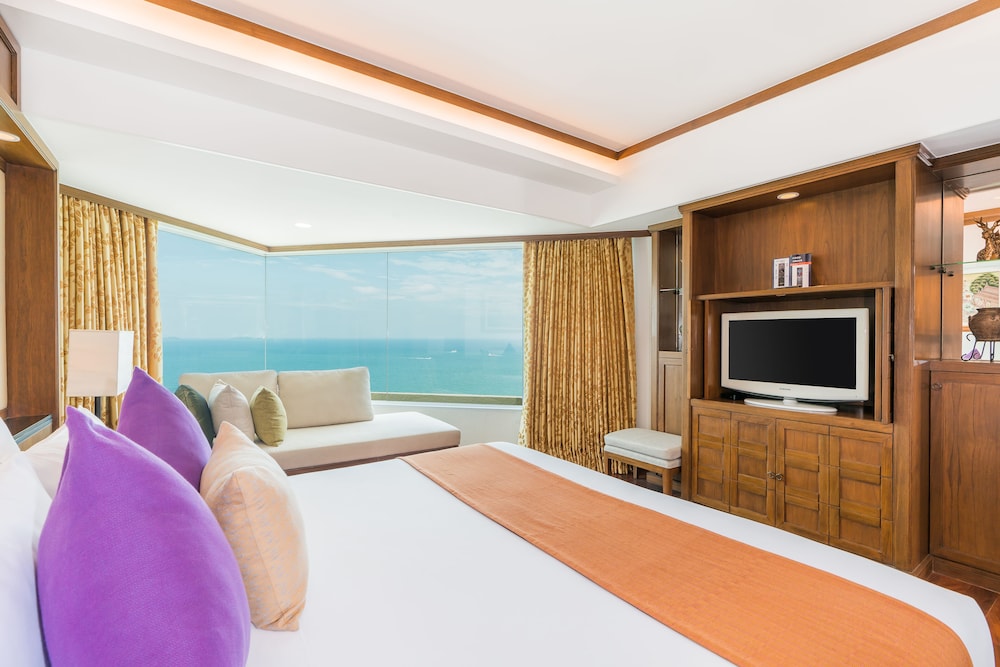 ROYAL CLIFF BEACH HOTEL 16/72