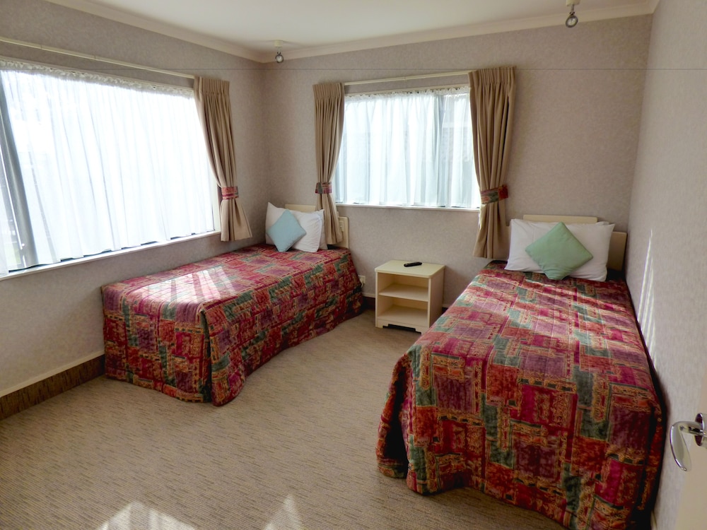 Deco City Motor Lodge 10/54