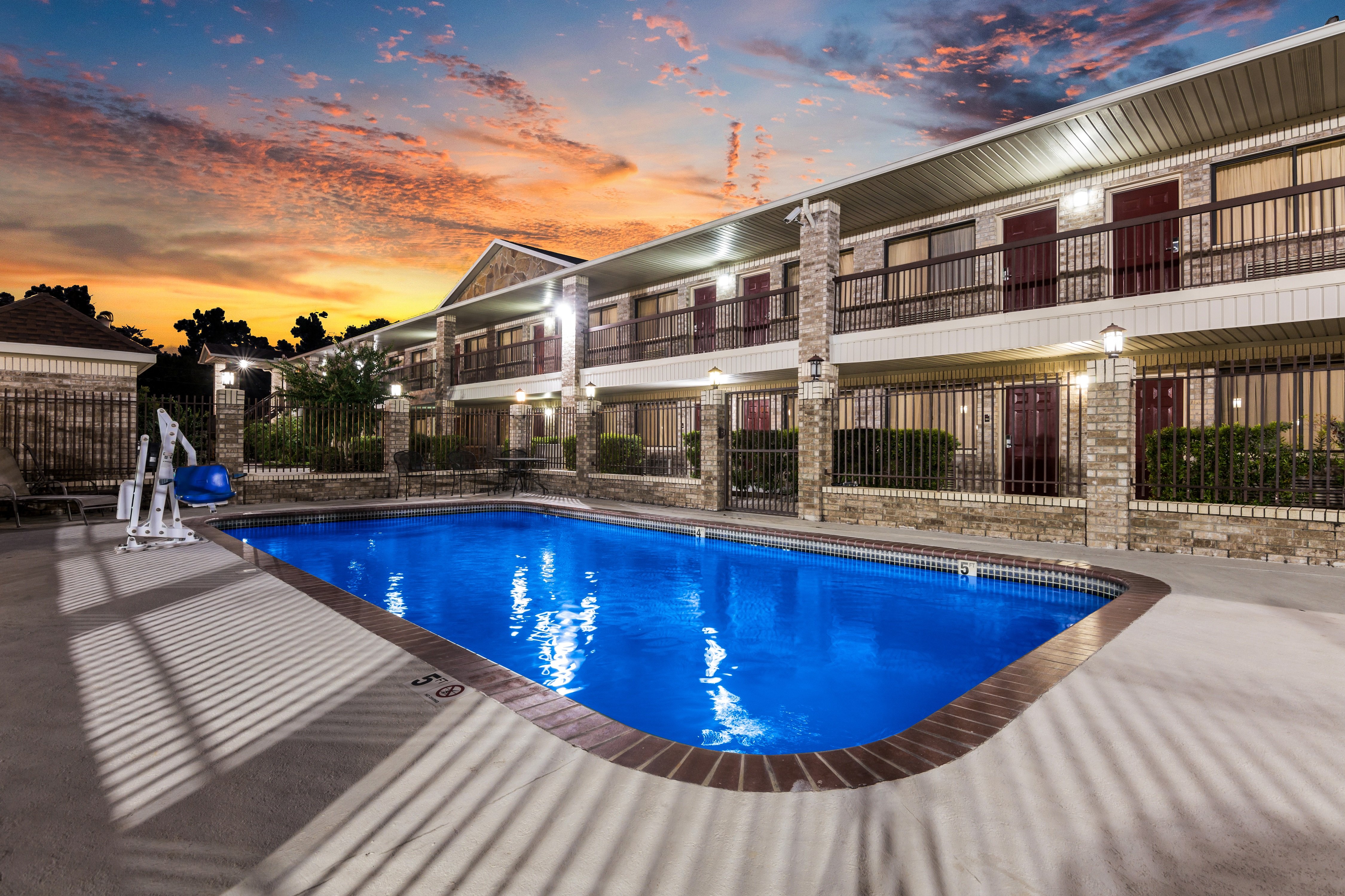 Red Roof Inn Conroe - North Willis 24/26