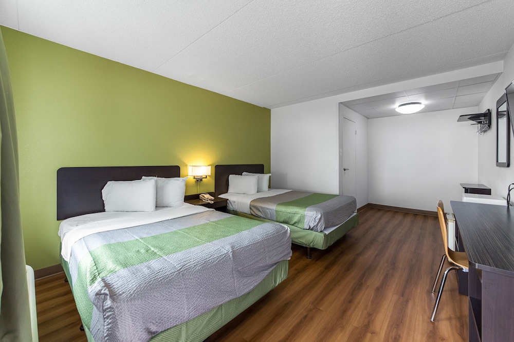 Motel6 Warminster, PA 33/48