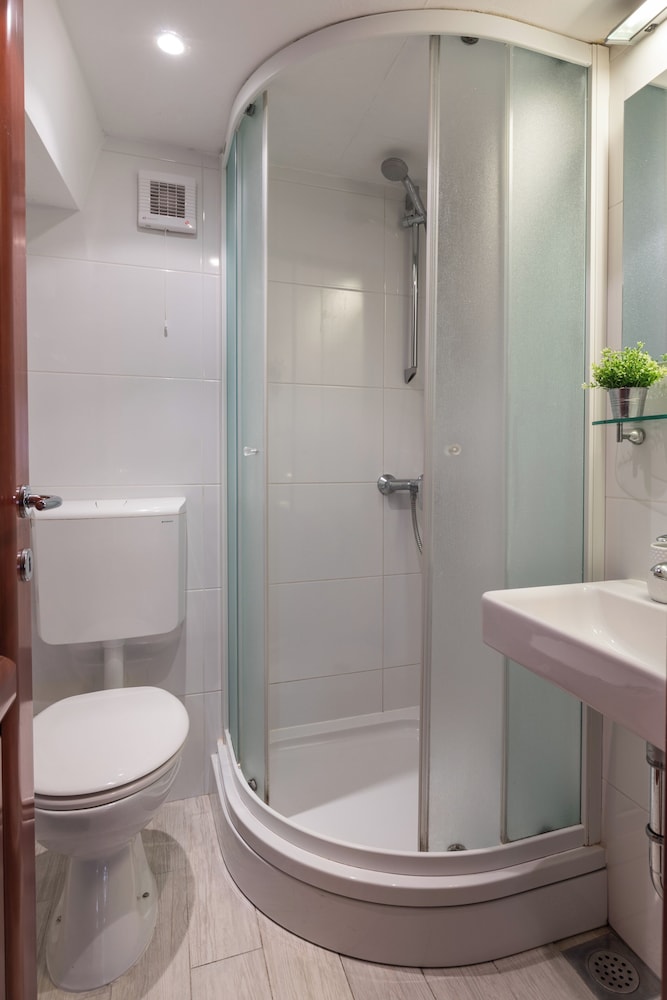 Apartments Ivana 61/63