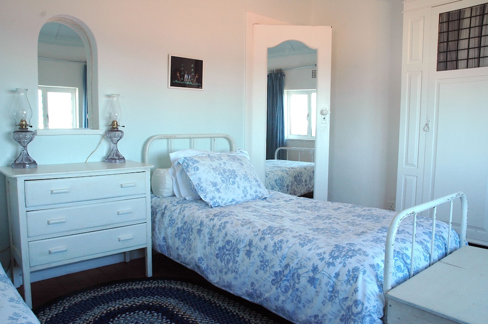 Blue On Blue Bed And Breakfast 9/36