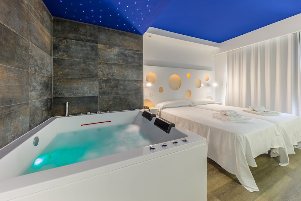 WelikeHotel Triton beach 35/48