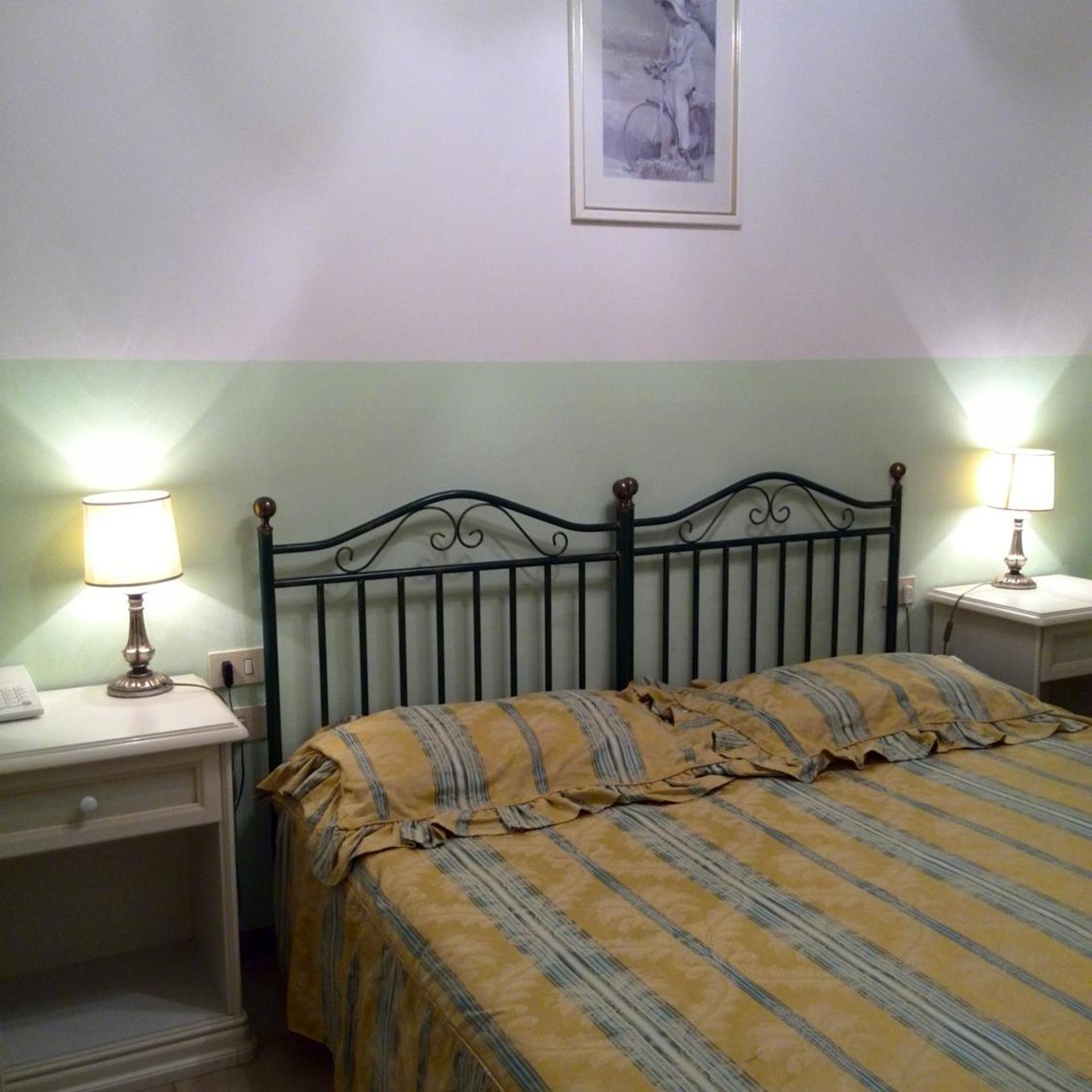 ECONOMY, DOUBLE OR TWIN BED