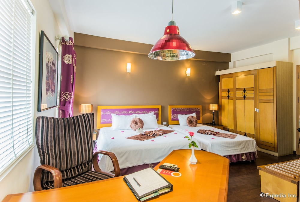 Golden Sun Villa Hotel 41/73