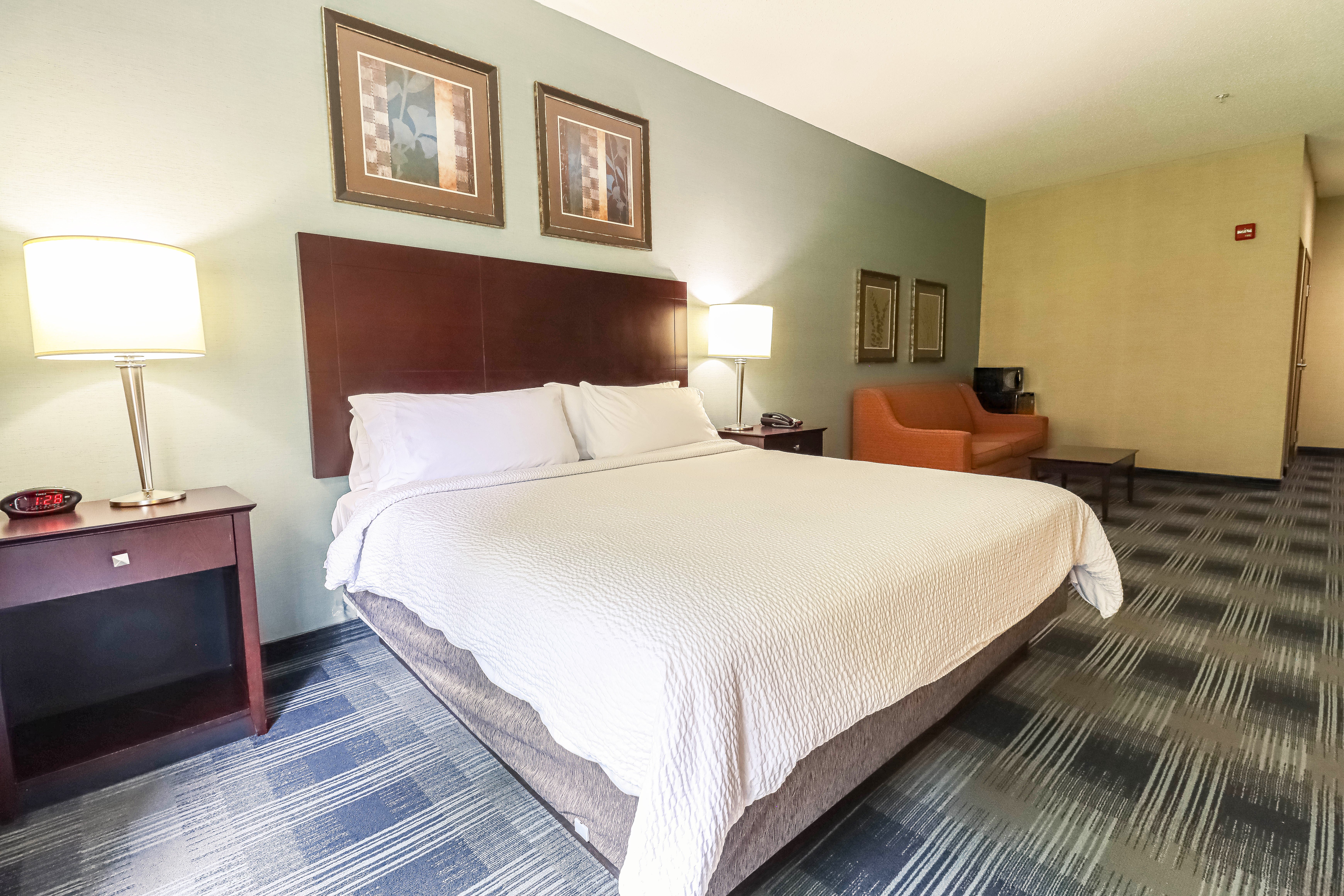 Holiday Inn Express Hotel Suites Meriden 17/50
