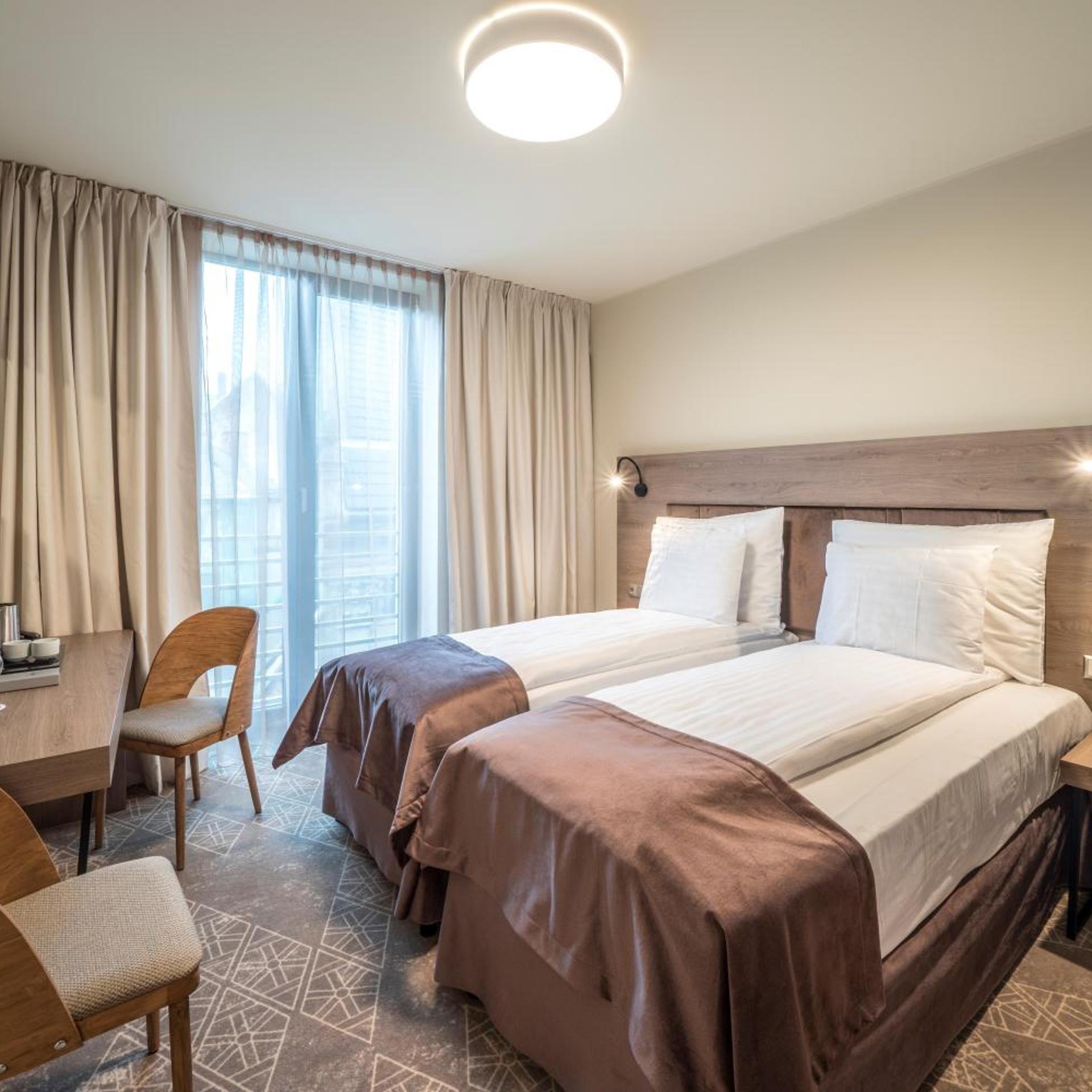 غرفة قياسية بسرير مزدوج أو سريرين منفصلين مع أريكة، Wellton Riverside SPA Hotel 4/10