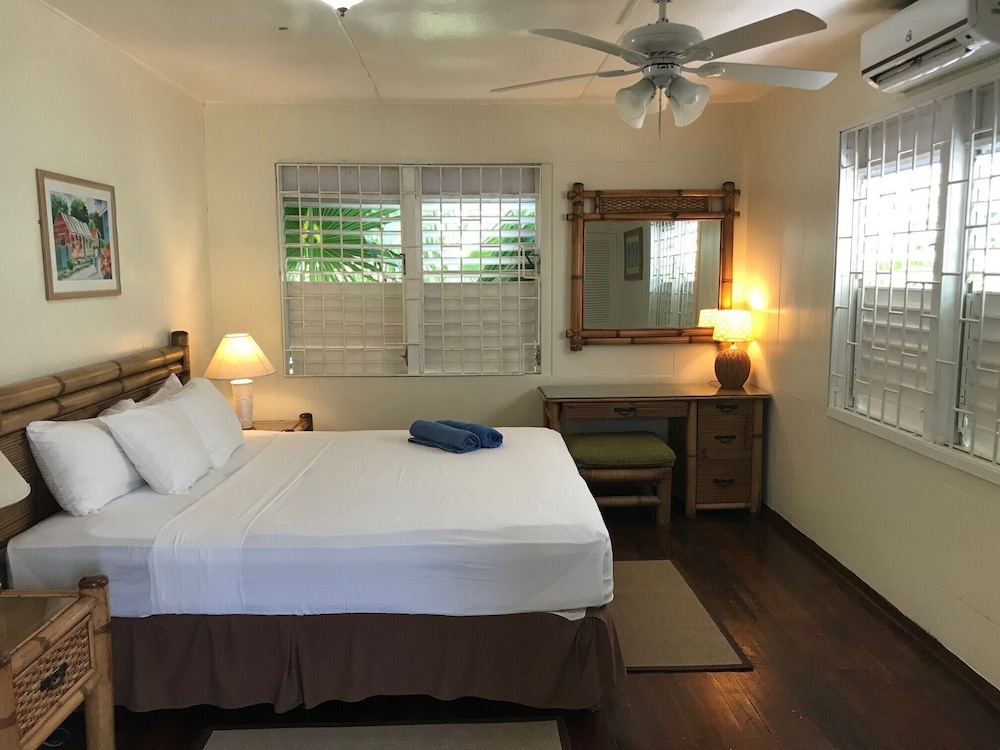 Coconut Court Beach Hotel 10/50