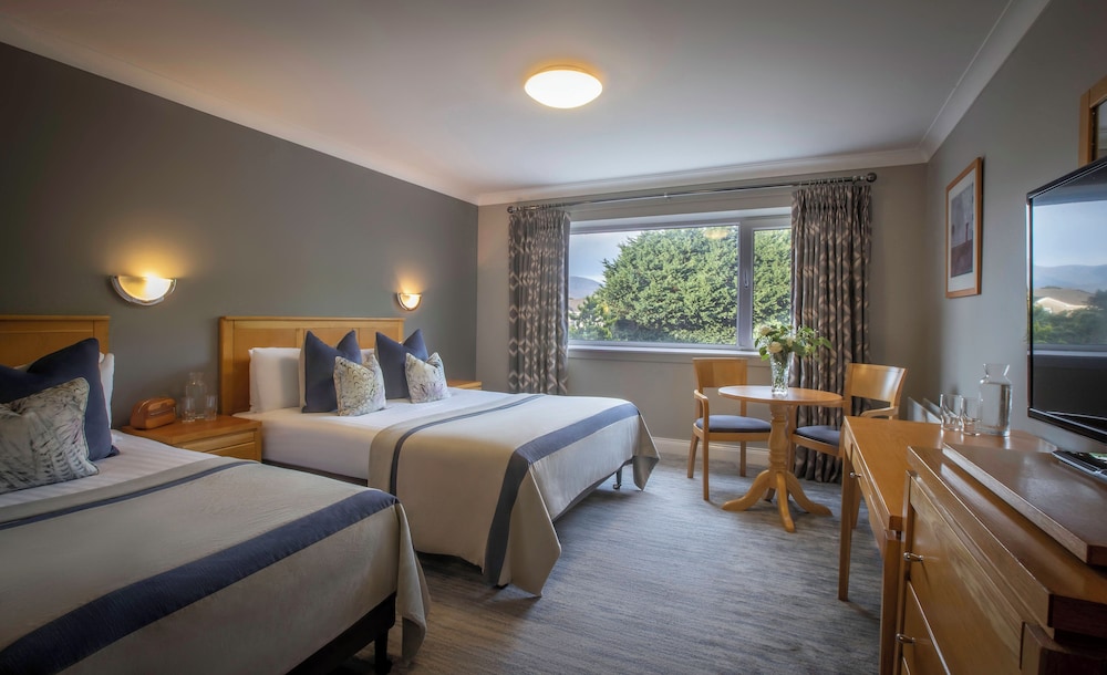 ROOM, TRIPLE, 1 DOUBLE AND 1 SINGLE BED