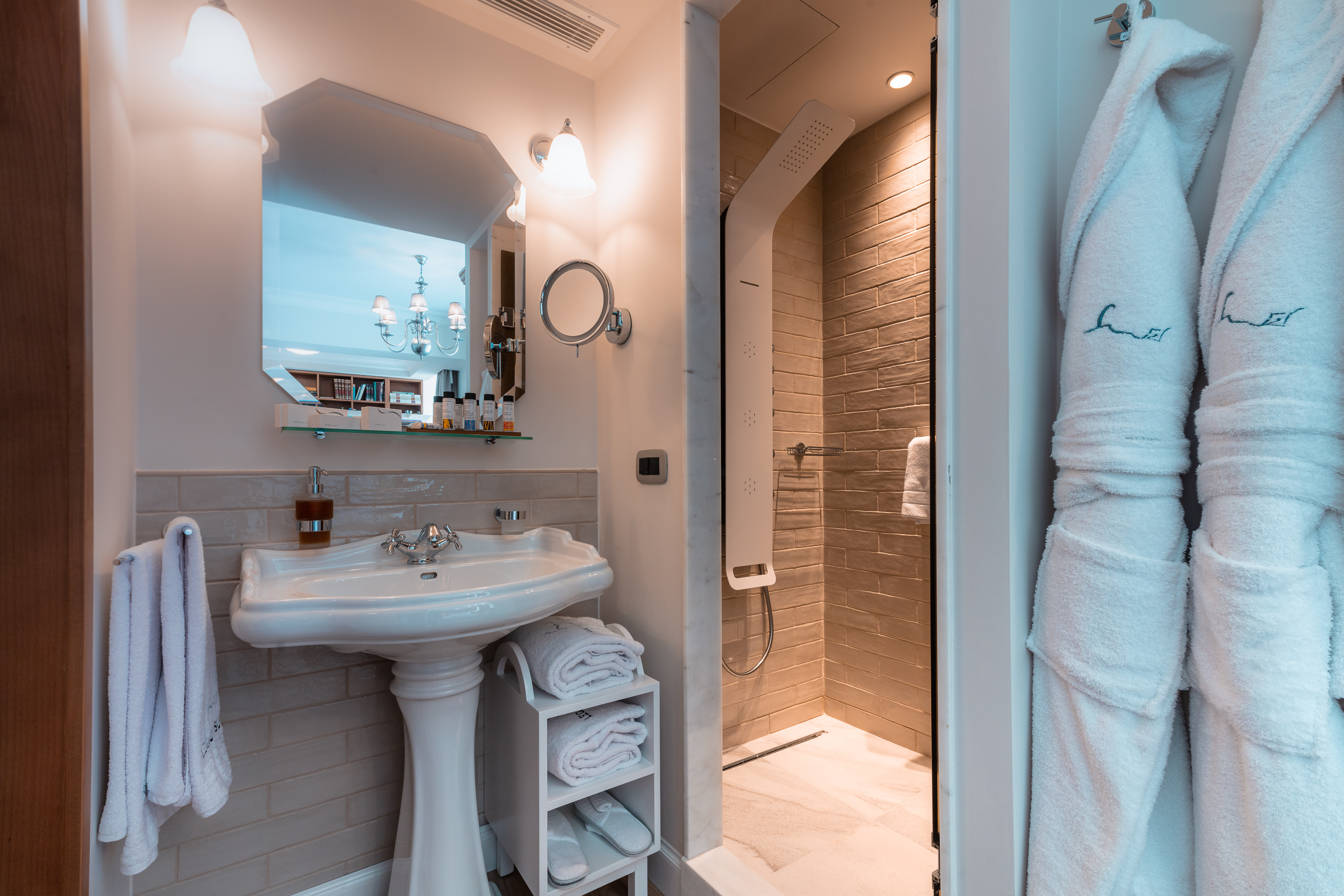 Azure Sea View Suite، Metaxa Hotel, Urban Boutique Living 9/9